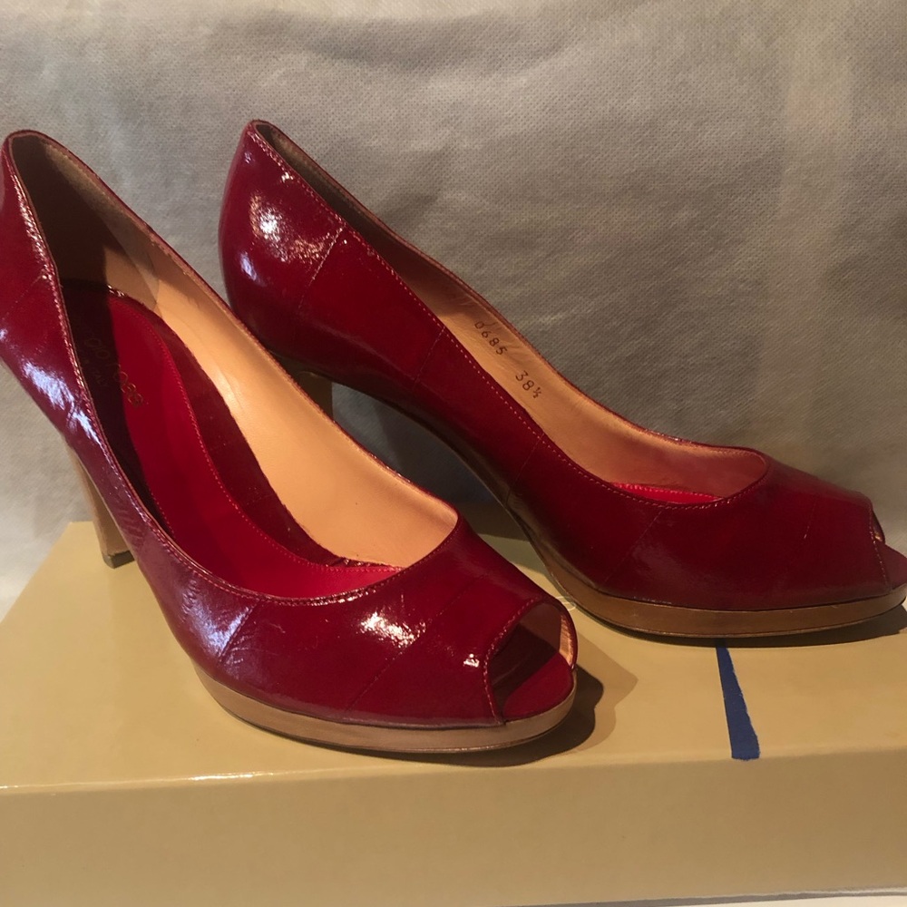 NWT in box Gorgeous Sergio Rossi Red Exotic Eel Skin Peep Toe Pumps-8.5M/ Italy